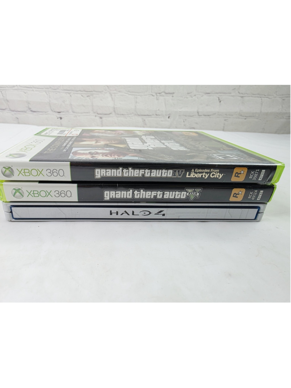 Lot Of 3 Xbox 360 Games GTA 4 , GTA 5, Halo 4